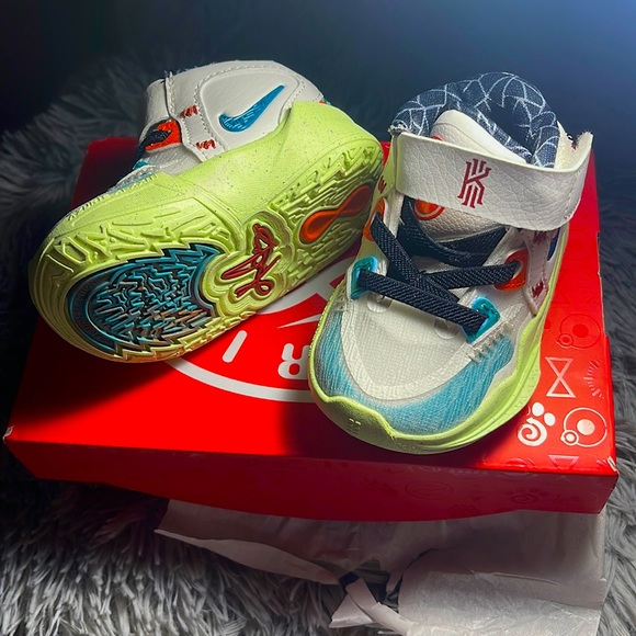 new infant sneakers that never been worn. - Picture 1 of 3